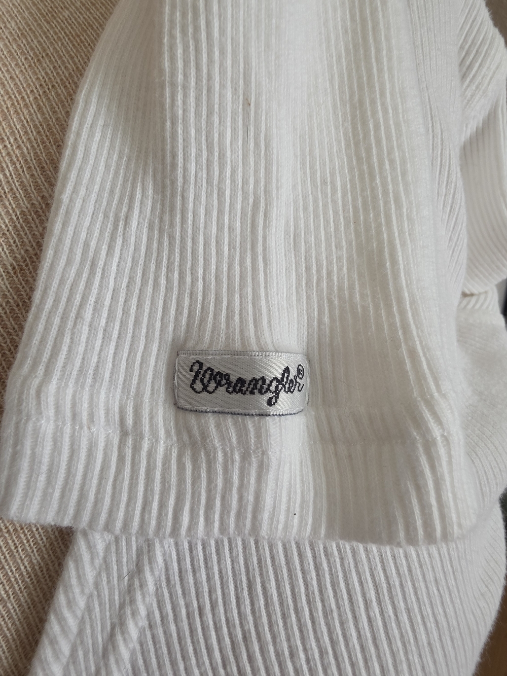 Wrangler White Ribbed V-Neck Button-Front Top - Picture 3 of 7